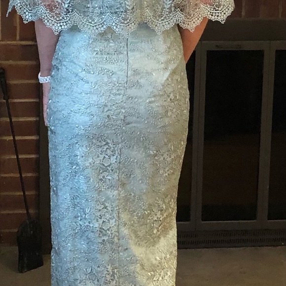 Aidan Mattox- Stunning shimmering halter gown – NWT-Prom or Wedding - Picture 9 of 11